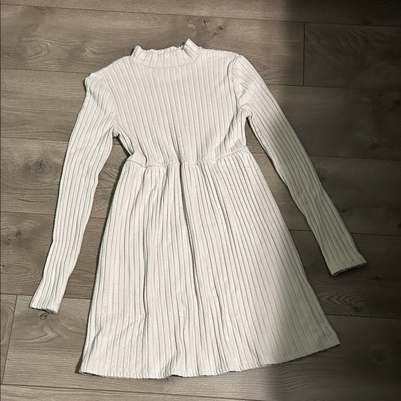 SO Dresses & Skirts - SO Ribbed Knit Top in Light Gray